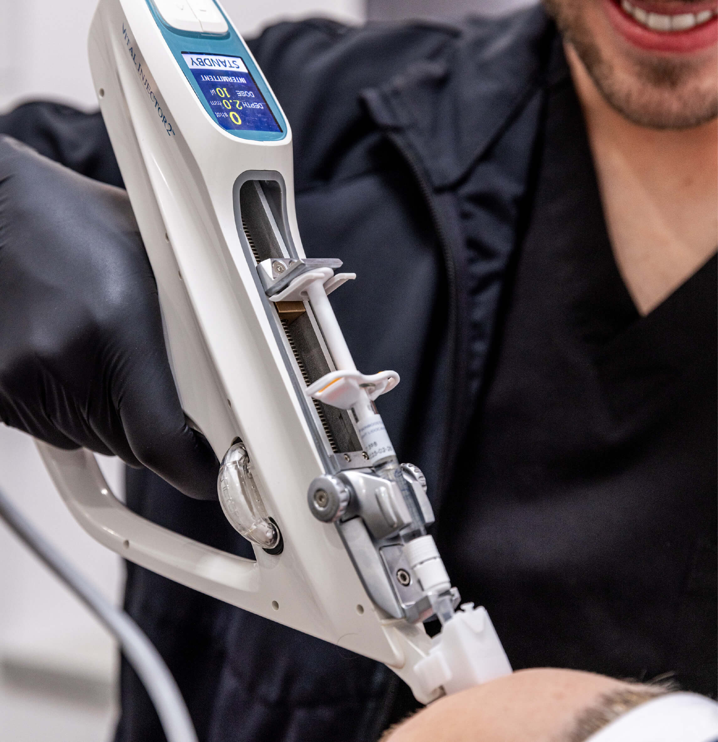 Injecteur multi-aiguilles Vital Injector 2 prêt à l’usage pour l’administration de Skinboosters, utilisé pour améliorer l’hydratation et l’élasticité de la peau.