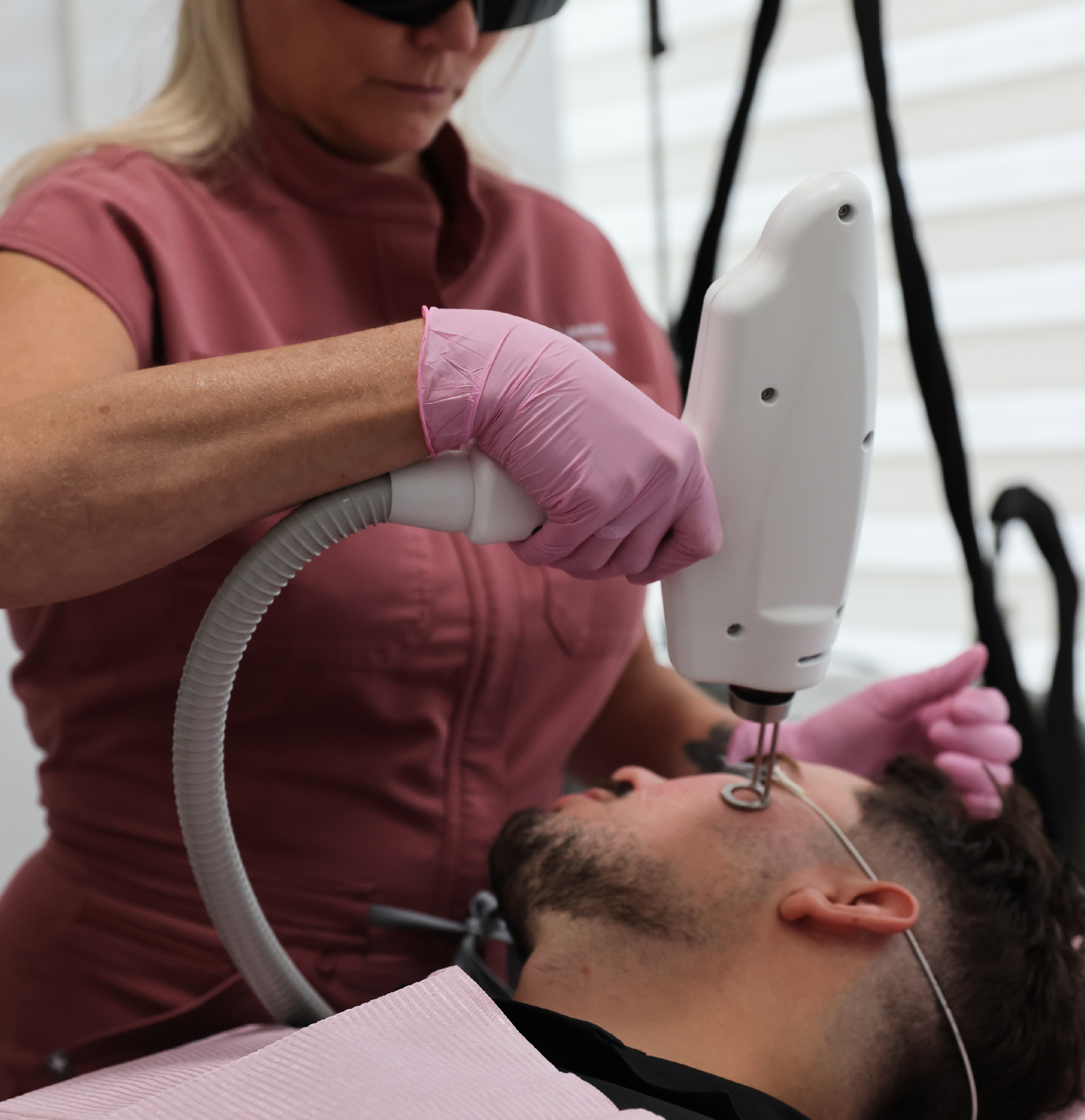 Traitement au laser Erbium du visage réalisé en clinique de médecine esthétique